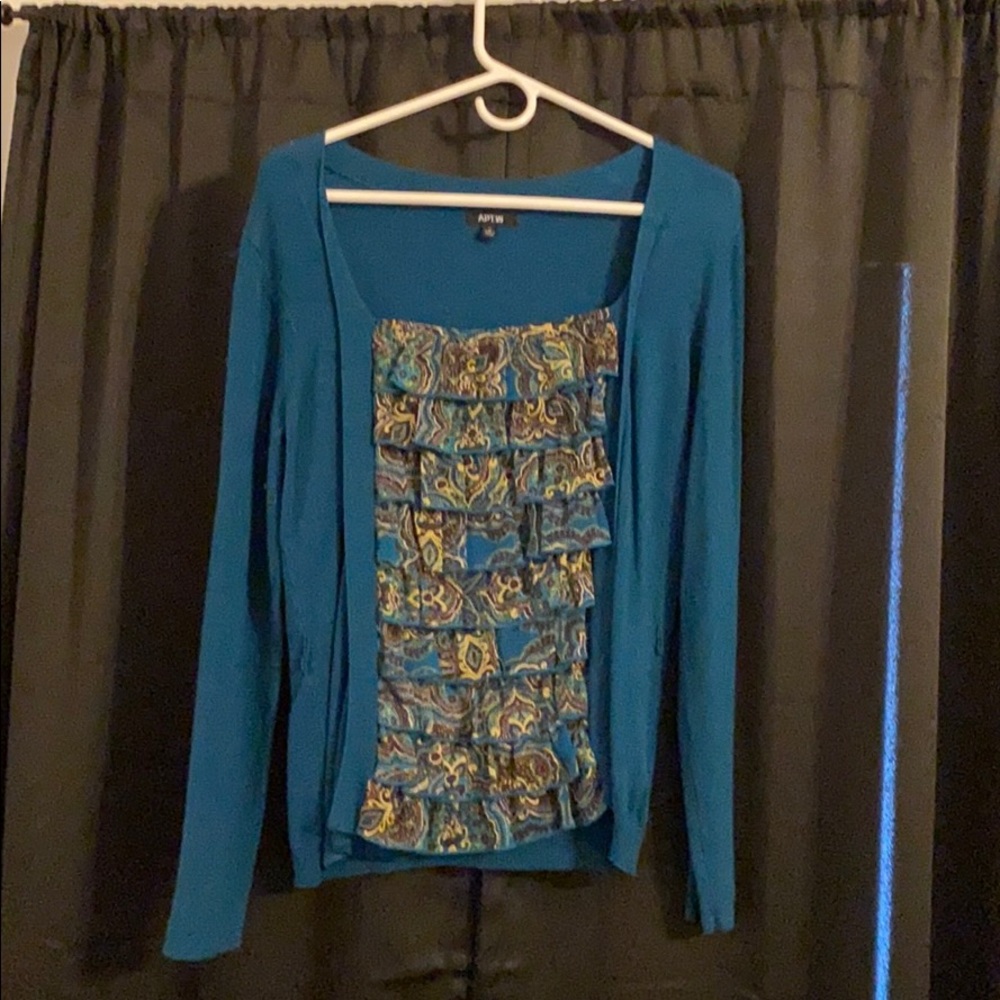 Teal/patterned sweater/blouse